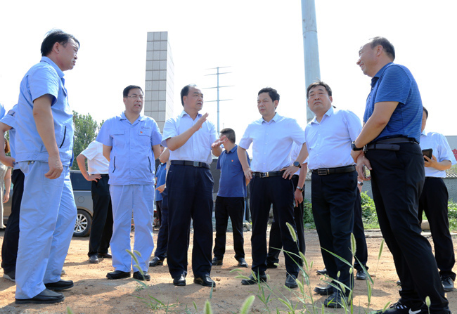 县委书记宗国明县长陈功率相关部门到万基控股现场调研、协调解决问题